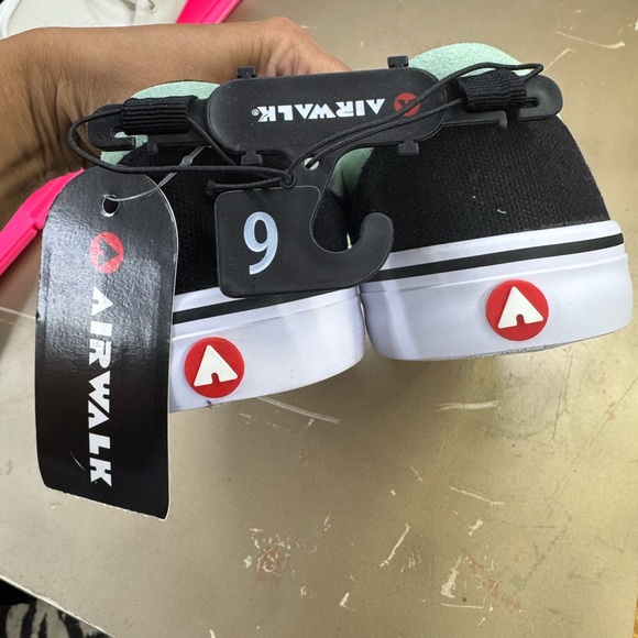 Airwalk Mint and Black Slip-On Shoes - Picture 4 of 5